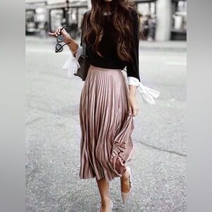 Chic Pleated Midi Skirt in Mauve
